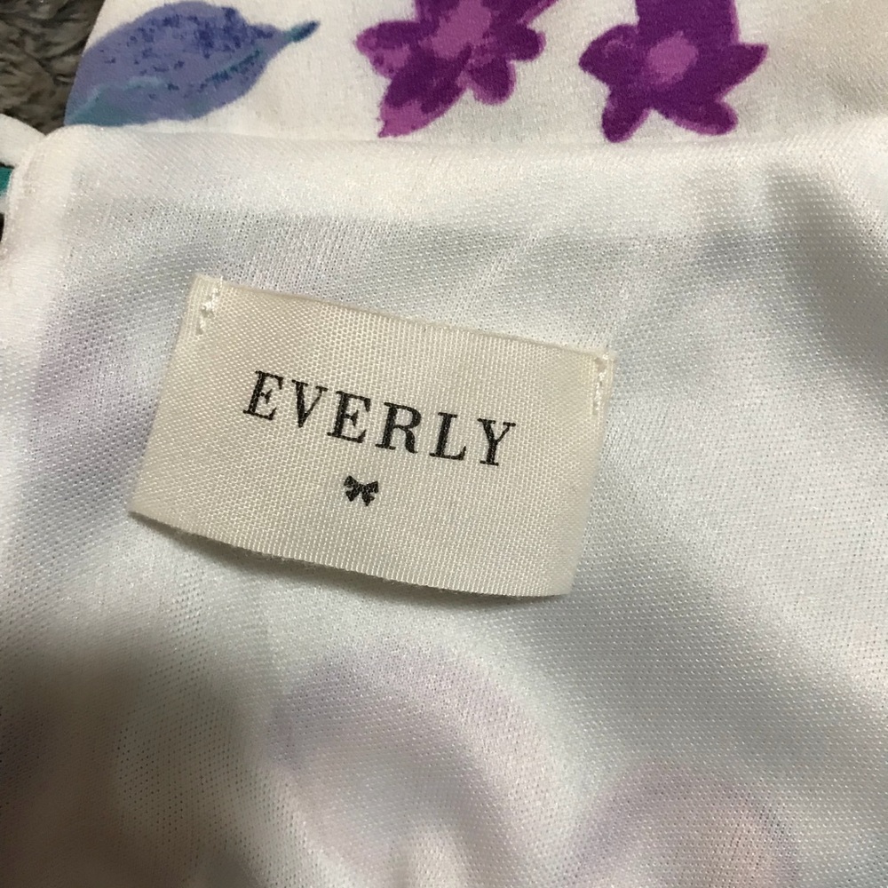 Everly V-Cut Chocker Neck Cold Shoulder Blouse - Picture 7 of 8